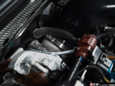 ECS Tuning ES#4685304 Силиконовый патрубок от короба воздушного фильтра для MK8 Golf R / 8Y S3