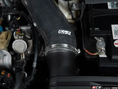 ECS Tuning ES#4685304 Силиконовый патрубок от короба воздушного фильтра для MK8 Golf R / 8Y S3