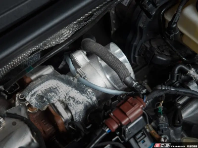 ECS Tuning ES#4635772 Увеличенный турбо-инлет пайп для MK8 Golf R / 8Y S3