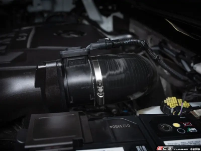 ECS Tuning ES#3697654 Силиконовый патрубок от короба воздушного фильтра для VAG 2.0 TSI Miller
